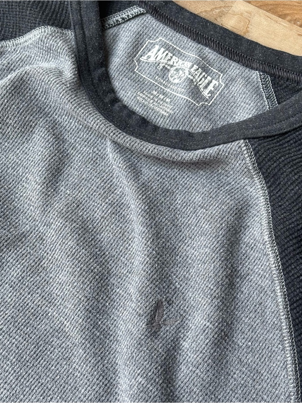 American Eagle Men's Thermal Shirt Gray Raglan Waffle Knit M Cabin Grunge - Picture 6 of 13